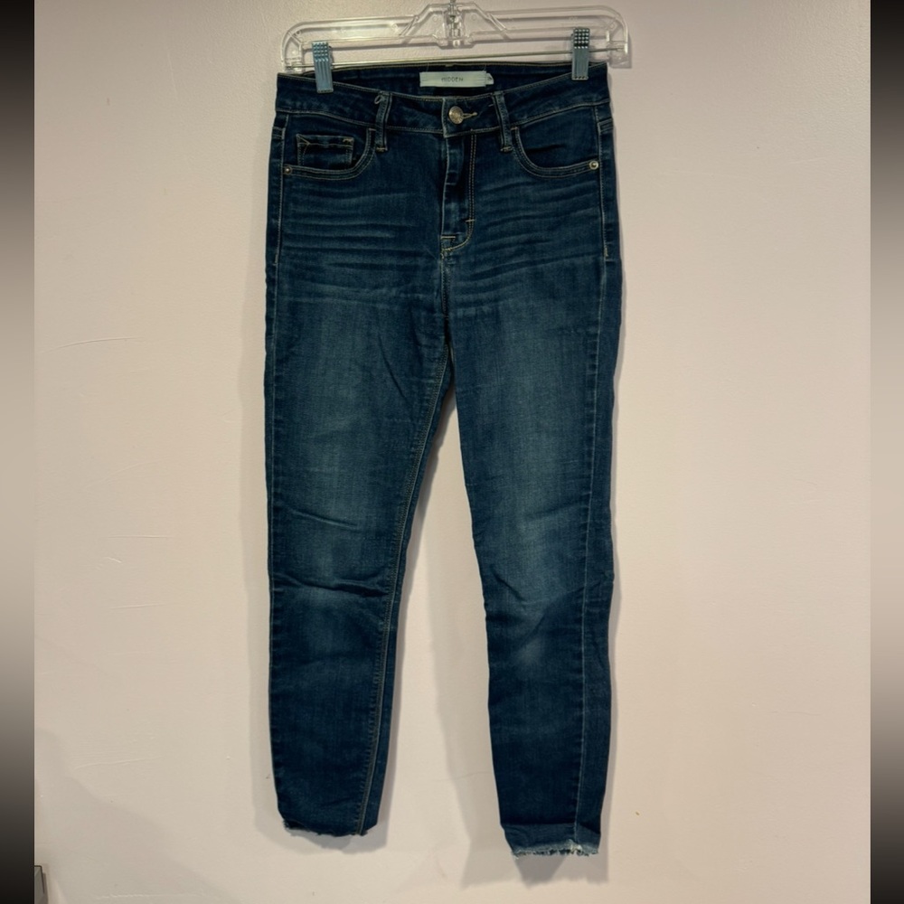 Non-distressed frayed bottom Hidden boutique skinny‎ jeans
